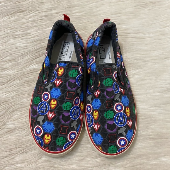 GAP Kids Marvel Avengers Print Slip On Sneakers - Picture 3 of 10